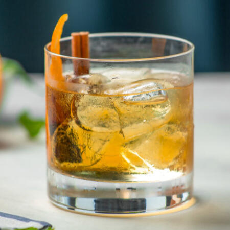 ❺⤴ Smoked whisky with honey and flambéed orange peel.